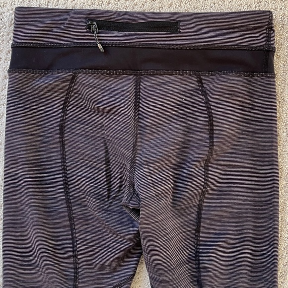 Lululemon black heather grey stripe capris small - Picture 7 of 8